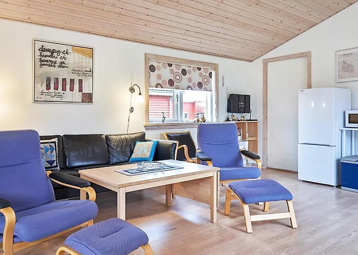 Modern Retreat By Golf Course - By Traum *